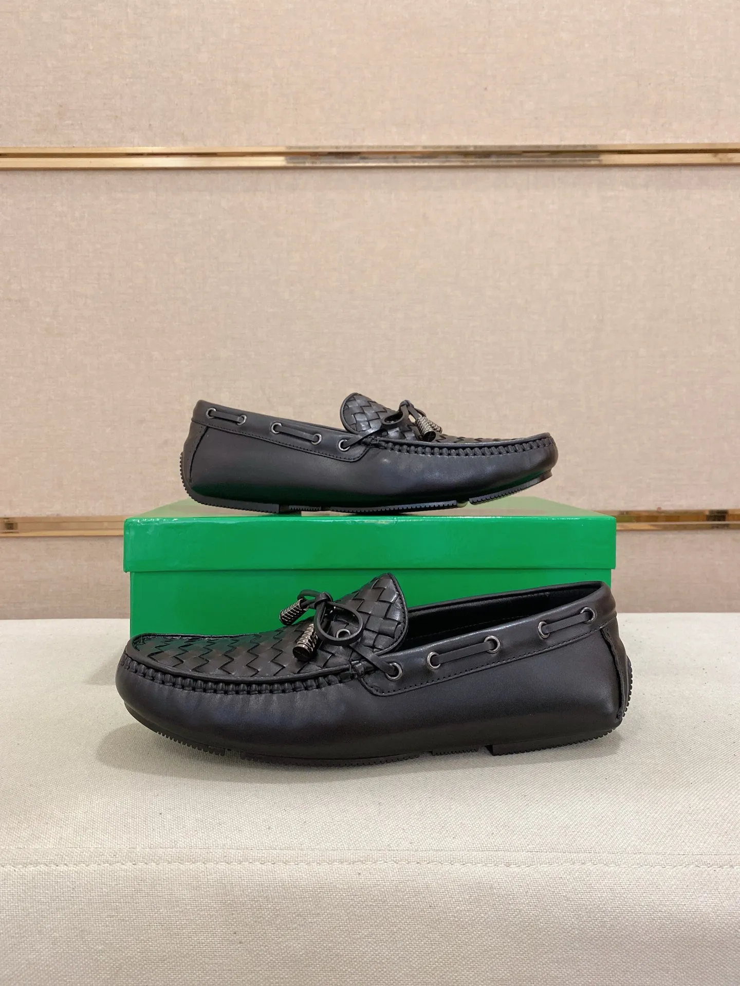 Men's shoes 💰 400💰 (Niu Li + Niu Pad) [BV] latest hot style‼ ️Casual men's shoes, uppers imported first-layer cowhide ➕Full imported cowhide lining✔️Exquisite workmanship, excellent foot feel, special rubber soles✔️, cool and fashionable, the latest fashion, fashionable outsole, hurry up. Code number: 38-44 (can be customized to 37.45, non-refundable)